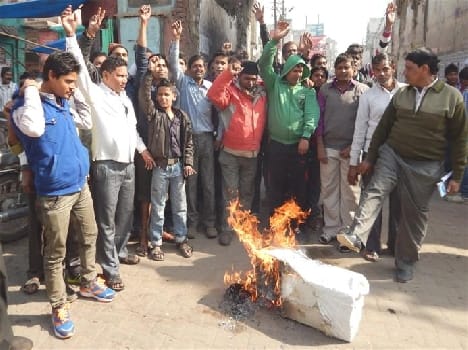 businessmen fire statue of moulana